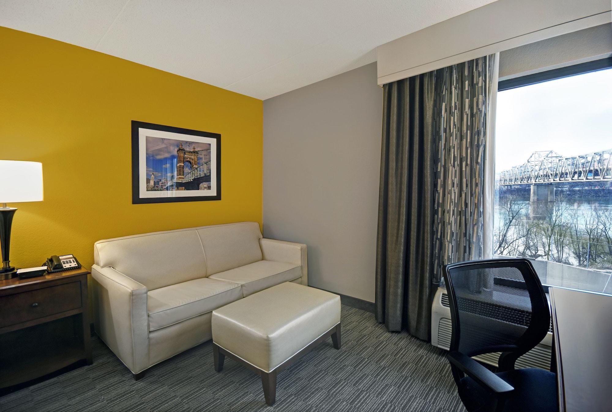 Holiday Inn Express & Suites Cincinnati Riverfront, An Ihg Hotel Covington Ngoại thất bức ảnh